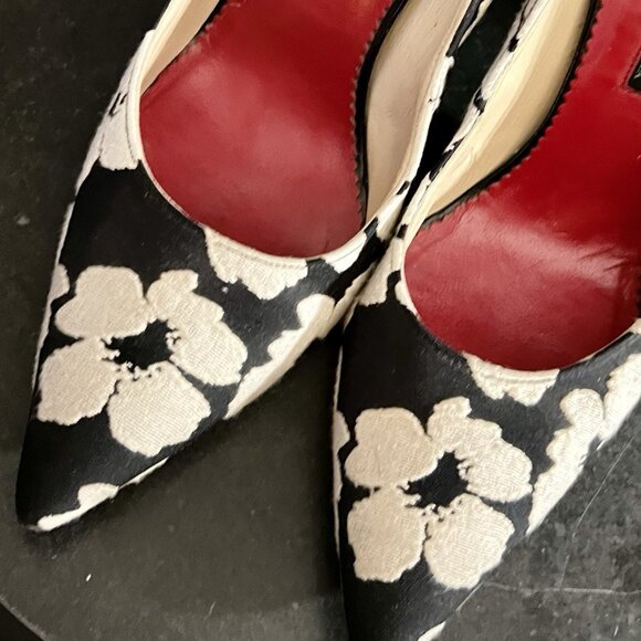 CH Carolina Herrera Monochrome Floral Print Lace Fabric Pointed Toe Pumps - Picture 4 of 9